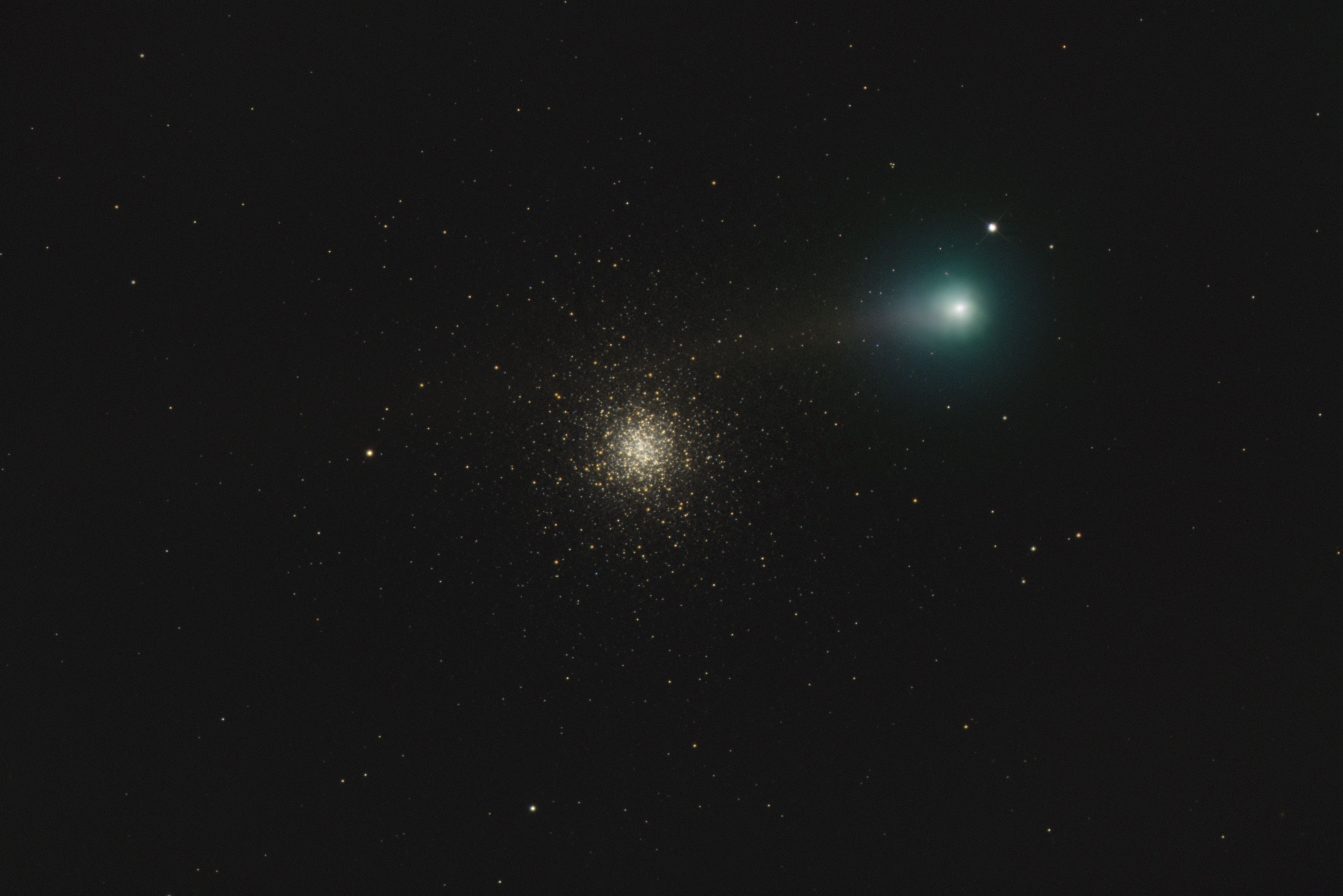 Comet C/2021 A1 Leonard + Messier 3