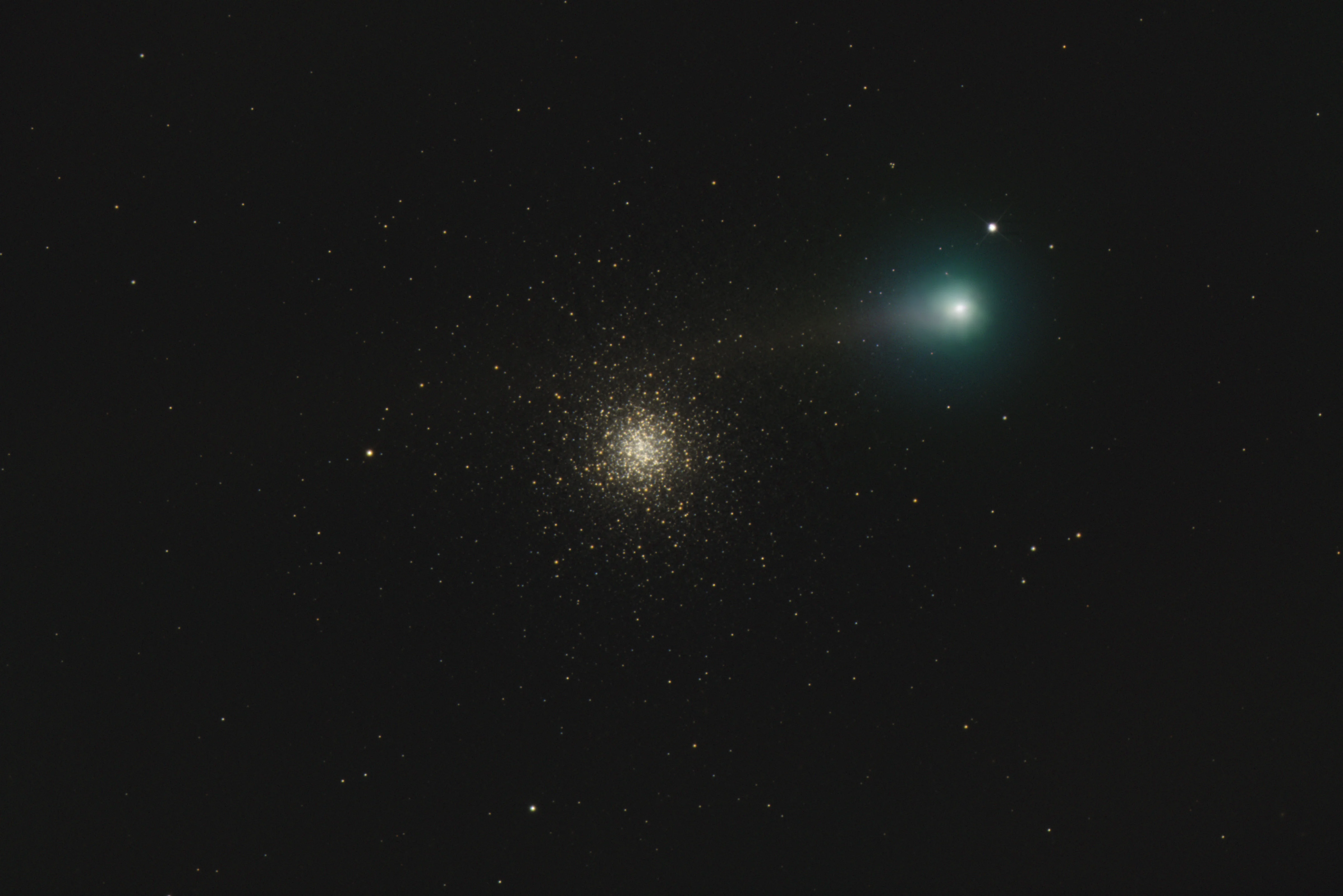 Comet C/2021 A1 Leonard + Messier 3